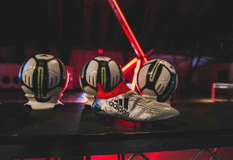 Portada de adidas celebra la creatividad en el fútbol con el Centro Mercury