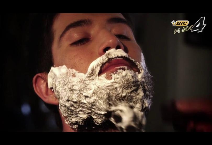 Portada de Bic lanza la campaña “El Barbero de Bic Flex 4” creada por Dentsu