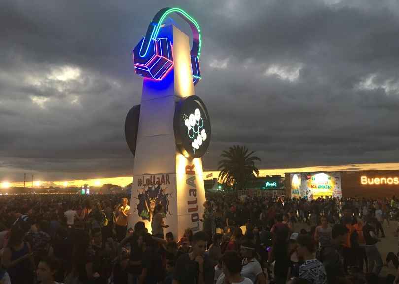 Portada de La 100 llevó el ícono de Buenos Aires al Lollapalooza 2018