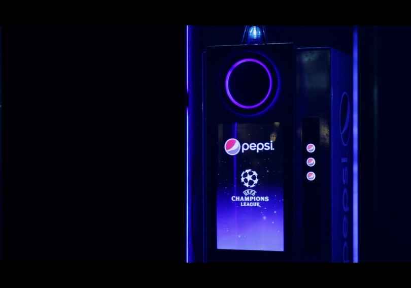 Portada de Pepsi presentó la primera vending machine que funciona con goles, de la mano de +Castro