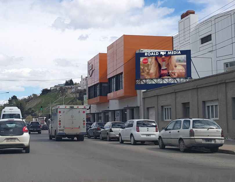 Portada de Roald Media instaló una pantalla LED en Comodoro Rivadavia