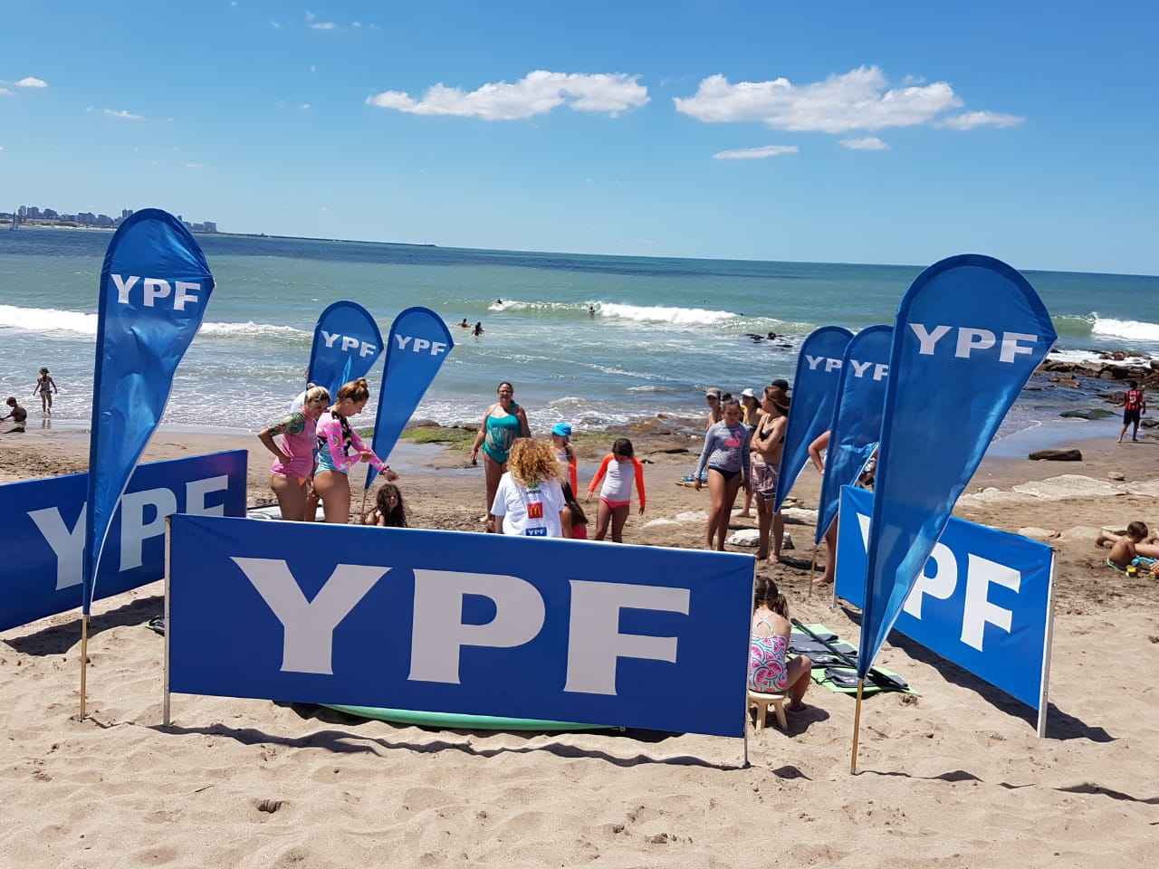 Portada de Turner e YPF realizaron una actividad conjunta en las playas