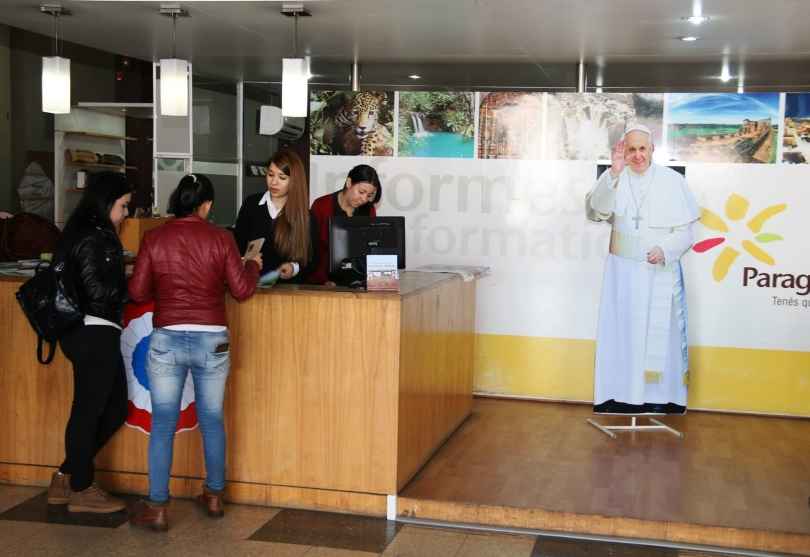 Portada de Por la visita del papa Francisco, Senatur Paraguay activa medidas para la atención de viajeros