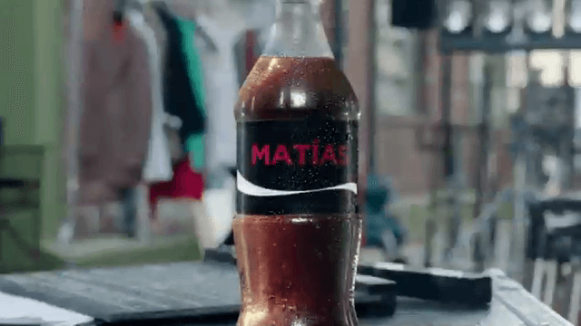 Portada de Con la campaña “Tu Coca-Cola Zero”, la marca lanza su edición especial de envases personalizados