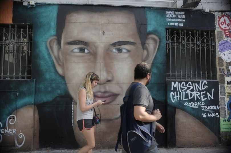 Portada de Missing Children Argentina y DDB presentan “Paredes que Buscan”