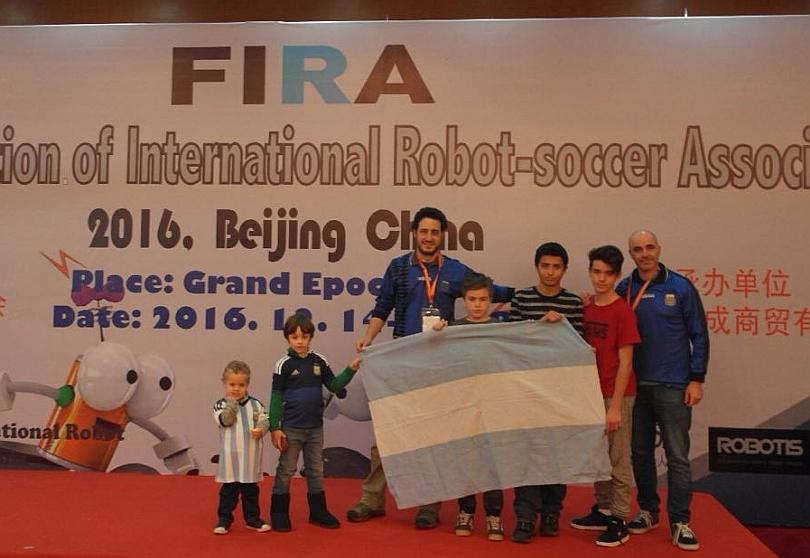 Portada de Playbots, sub-campeón en el Mundial de Robots en China
